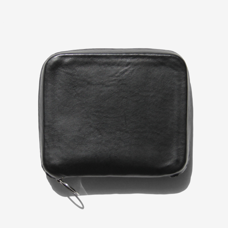 beta post / Half Wallet / BLACK