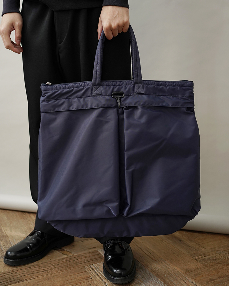 YAECA (MEN) / HELMET BAG / NAVY