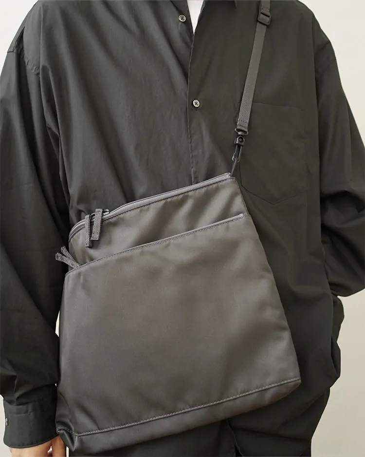 Graphpaper (MEN) / Nylon Twill Sacoche_Large / D.GRAY