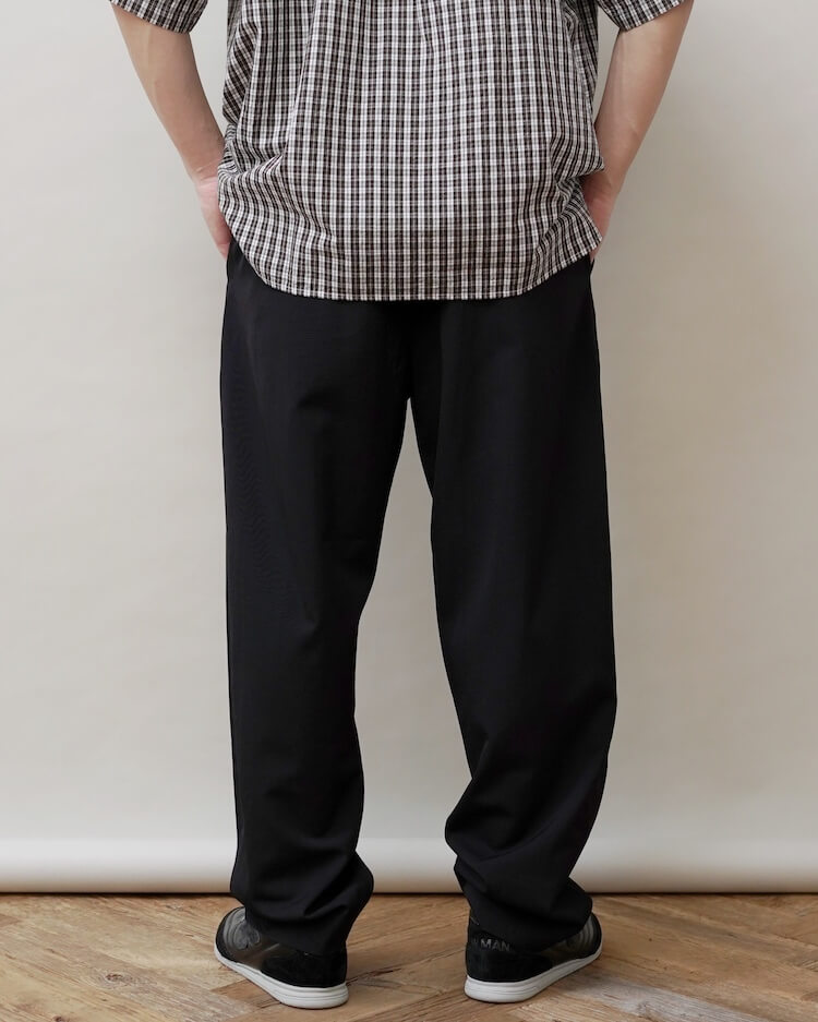 TUCK TAPERED - WOOL GABARDINE 2WAY PANTS / BLACK | YAECA
