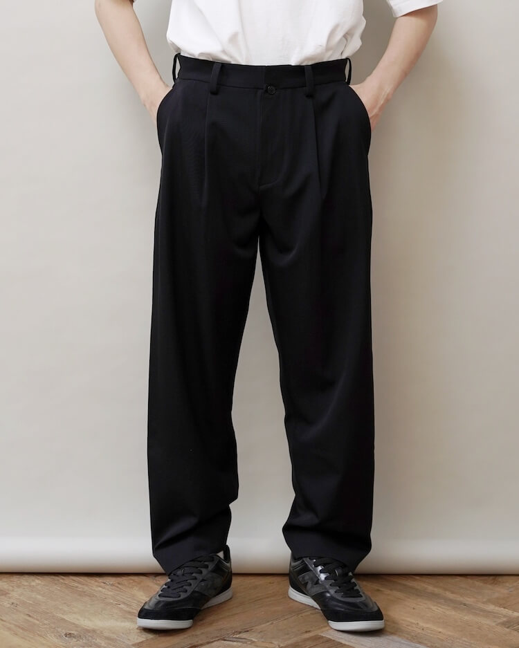 TUCK TAPERED - WOOL GABARDINE 2WAY PANTS / BLACK | YAECA