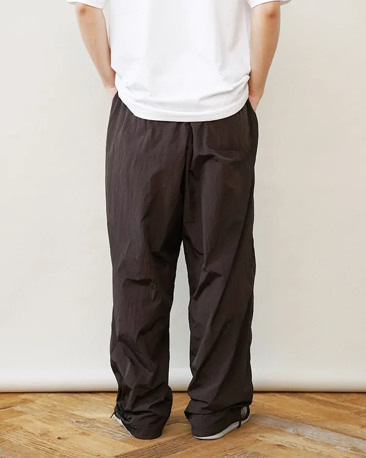 HAND DYE NYLON OVER PANTS / BROWN | ATON (MEN)(エイトン) | BOTTOMS