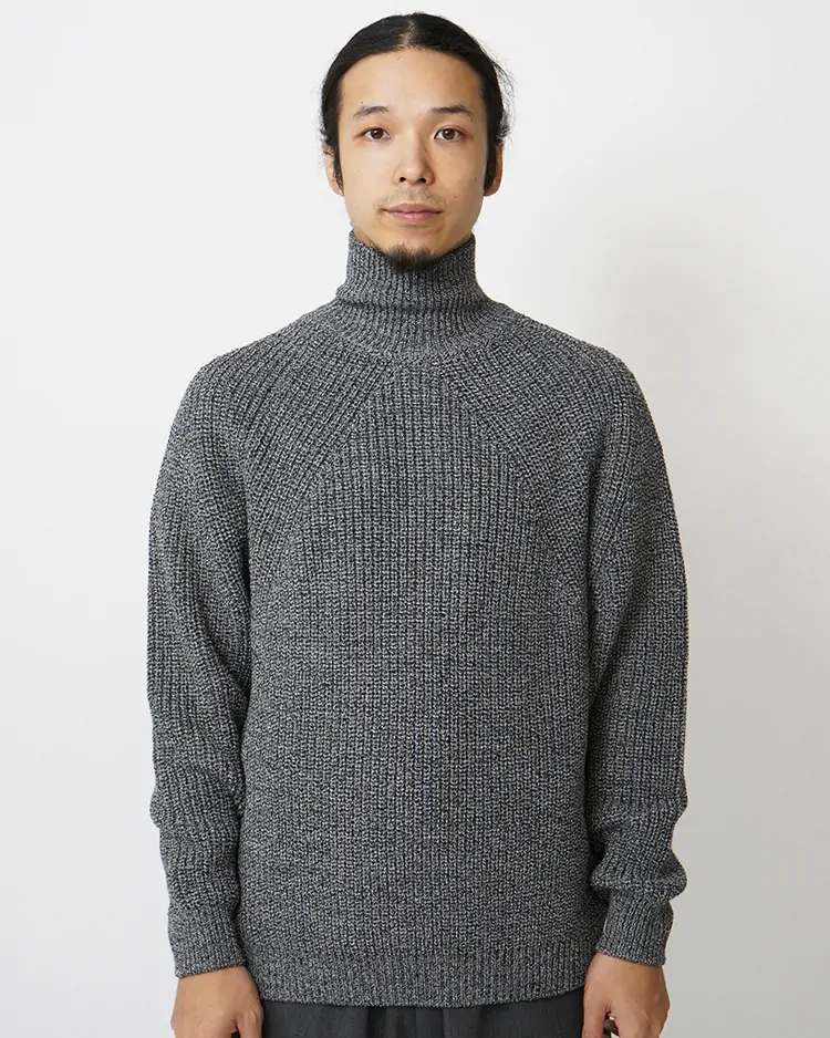BATONER (MEN) / SIGNATURE TURTLE NECK / IVORY × BLACK