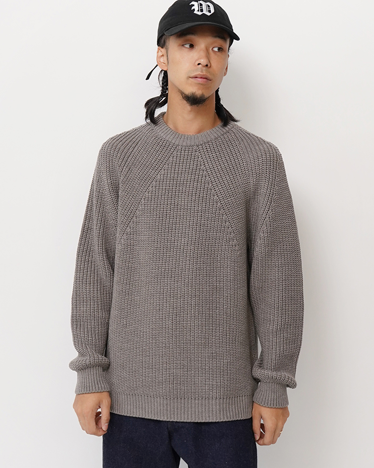 BATONER (MEN) / SIGNATURE CREW NECK / GREIGE
