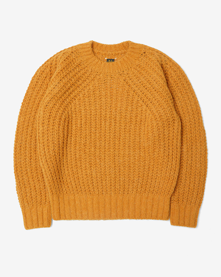 BATONER (WOMEN) / CHUNKY FLUFFY SIGNATURE CREW NECK / CAMEL YELLOW