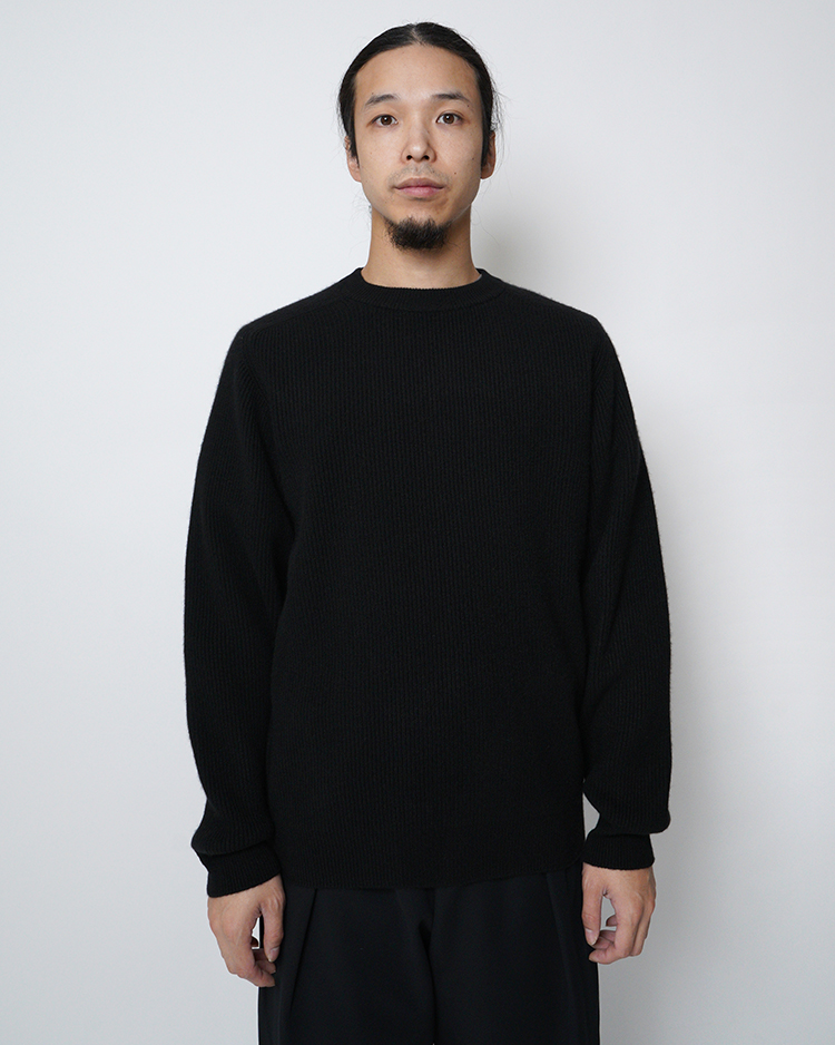 INNOCENT CASHMERE RIB CREW NECK / SOLID BLACK | BATONER (MEN