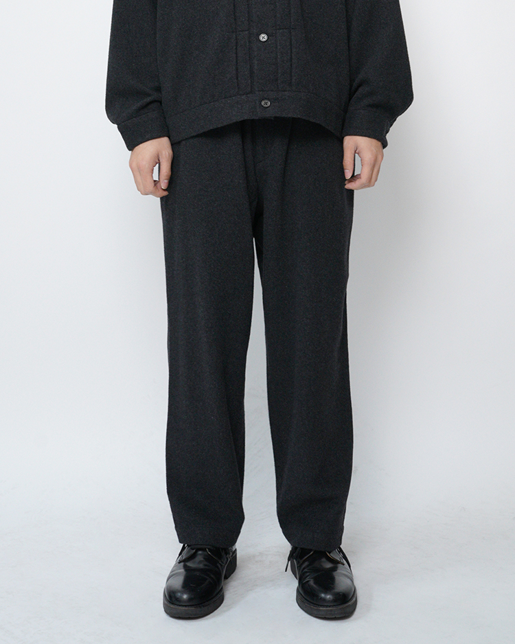 BATONER (MEN) / SHUKUJU CASHMERE TRACK PANTS / CHARCOAL