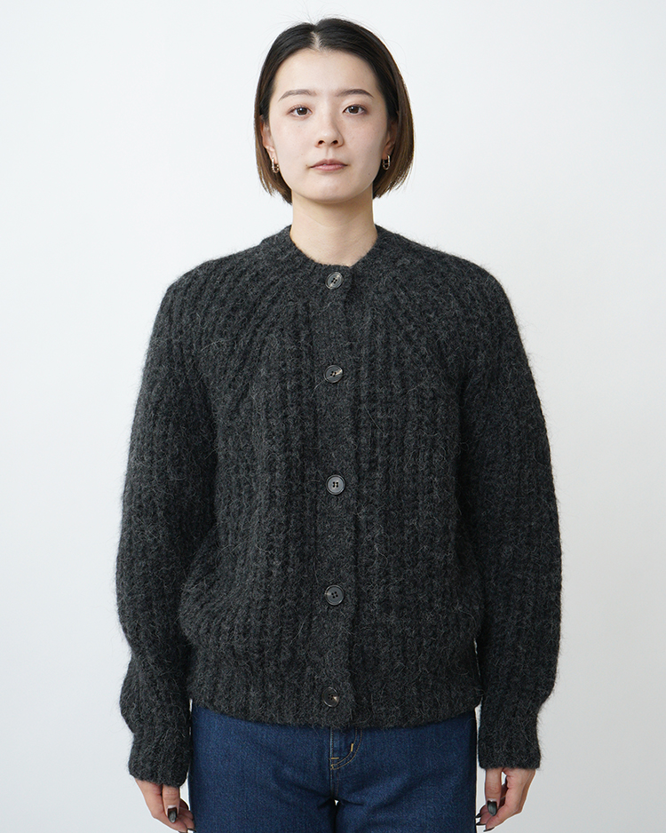 BATONER (WOMEN) / CHUNKY FLUFFY SIGNATURE CREW CARDIGAN / MELANGE BLACK