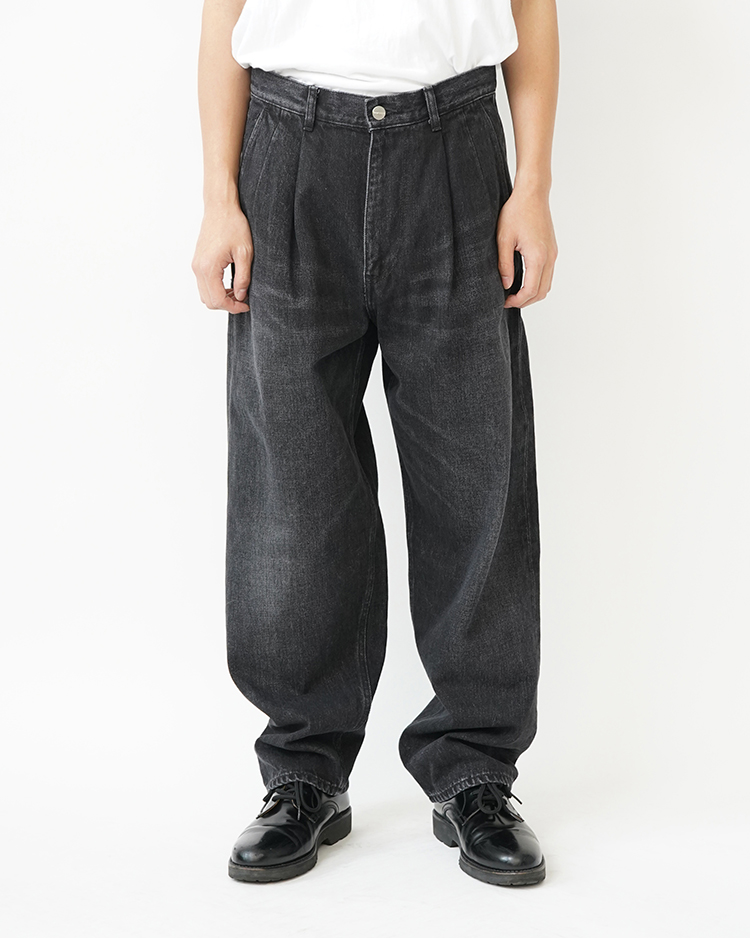 Graphpaper (MEN) / Selvage Denim Two Tuck Tapered Pants / BLACK DARK FADE