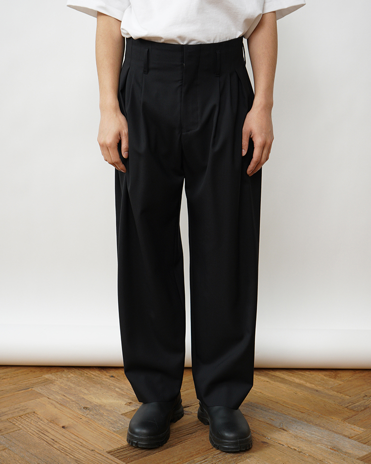OVERCOAT / 5 Tuck Trouser in Wool Tropical / BLACK