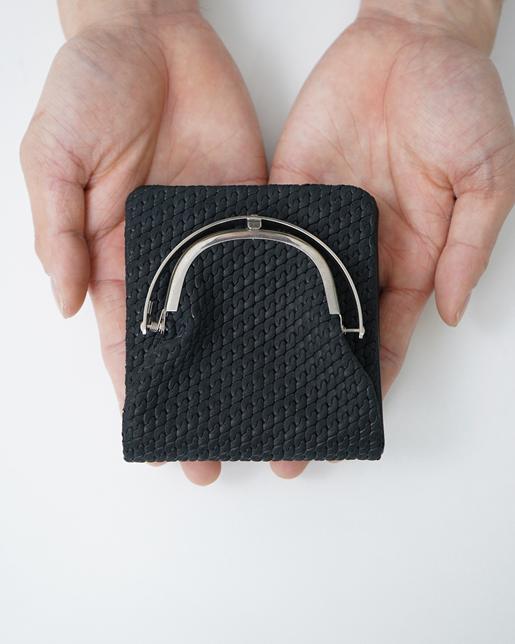 ED ROBERT JUDSON / ODD - FRAME HALF WALLET / BLACK (CHAIN GRAIN)