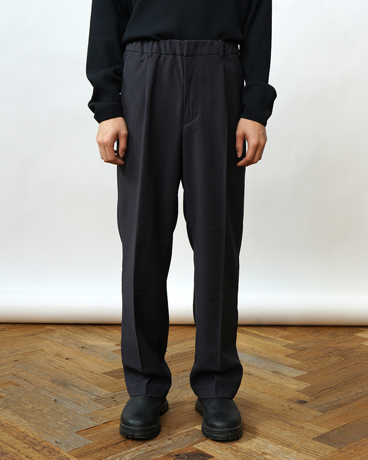 Goldwin / One Tuck Straight Pants / EBONY GRAY (EB)