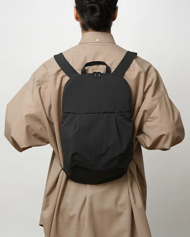 YAECA (MEN) / SCARAB BAG / CHARCOAL