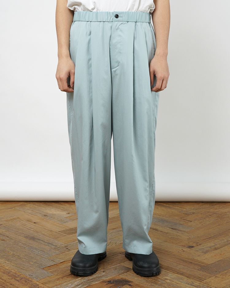 Graphpaper (MEN) / Silicon poplin Two Tuck Easy Pants / SMOKE BLUE