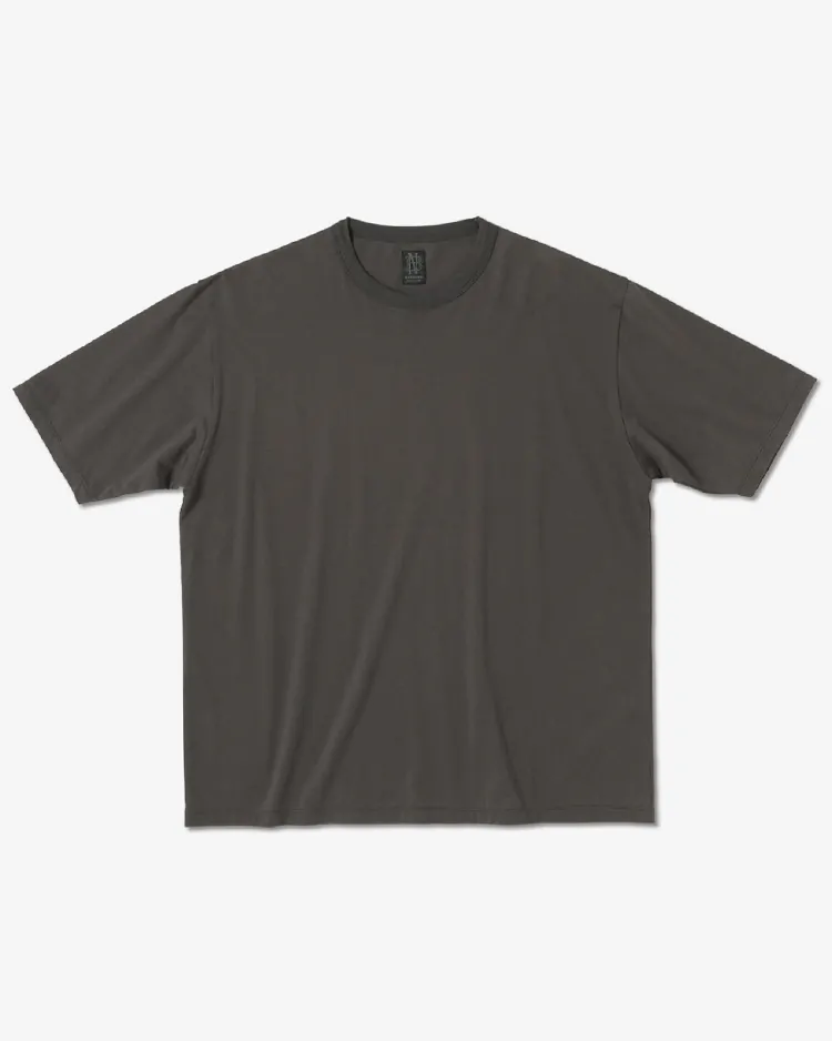 BATONER (MEN) / INNOCENT COTTON T-SHIRT / CHARCOAL