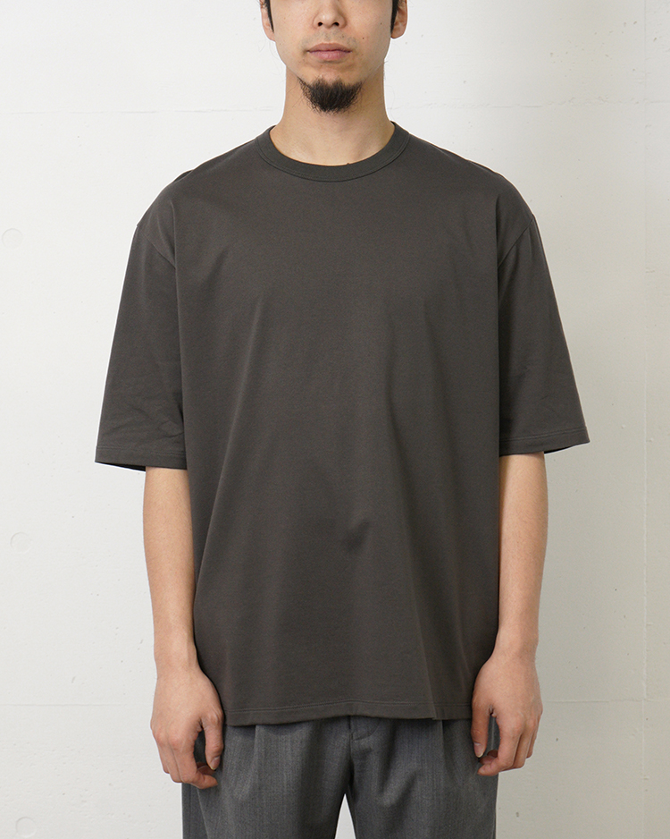 BATONER (MEN) / INNOCENT COTTON T-SHIRT / CHARCOAL