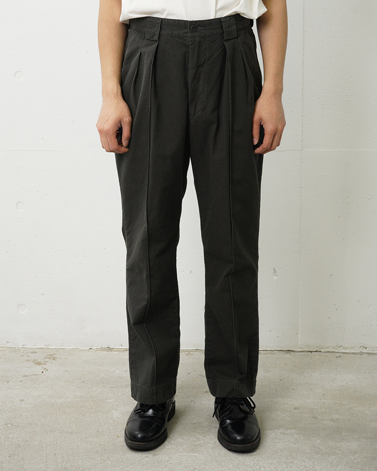 PHIGVEL / POPLIN CLOTH PIN TUCK TROUSERS / FADED CHARCOAL