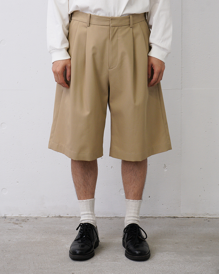 Dice&Dice / HIGH TWIST COTTON TWILL TWO-TUCK WIDE EASY SHORTS / BEIGE		