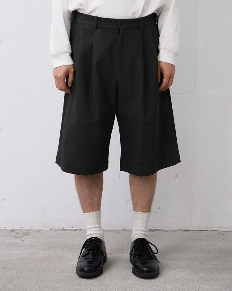 Dice&Dice / HIGH TWIST COTTON TWILL TWO-TUCK WIDE EASY SHORTS / DARK CHARCOAL		