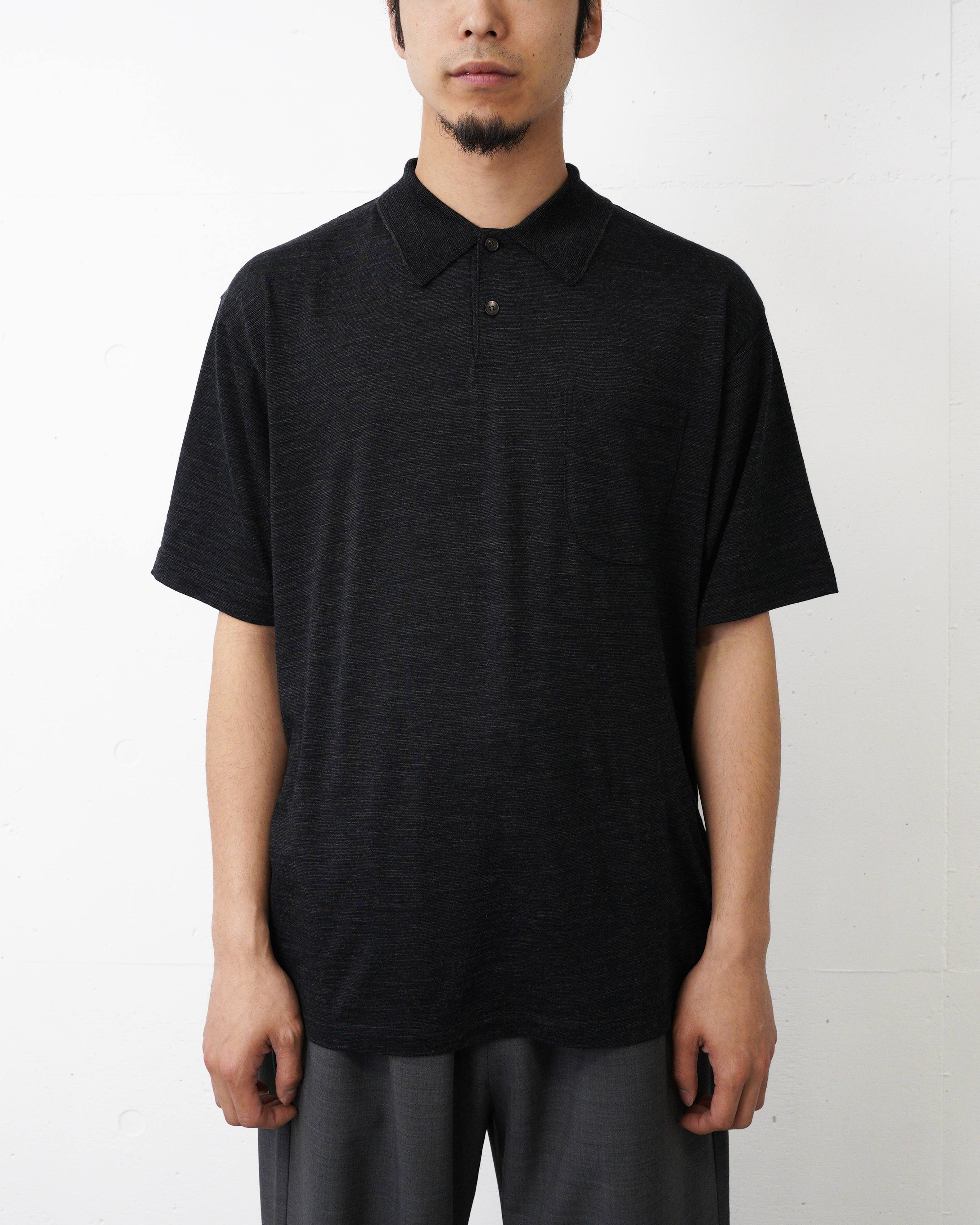 BATONER (MEN) / SUMMER WOOL POLO T-SHIRT / CHARCOAL