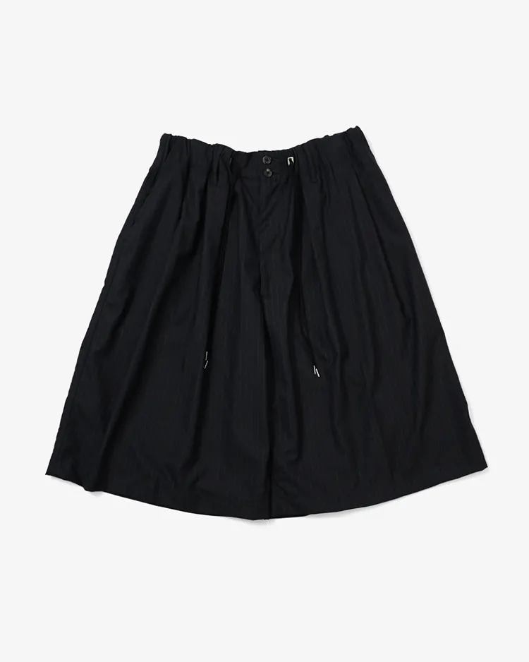 Sillage / circular short pants black stripe 