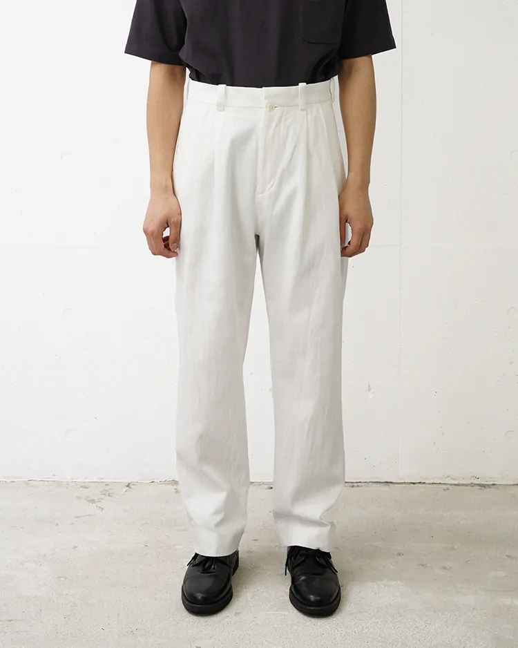YAECA (MEN) / CHINO - TWO TUCK STRAIGHT / WHITE