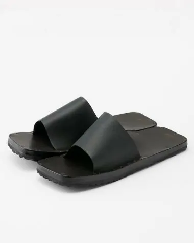 Jutta Neumann / SIMONE SQUARE (MEN) / BLACK DUBLIN