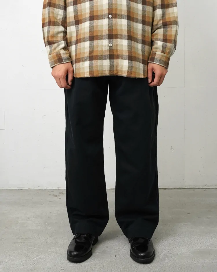 Dice&Dice / TWO-TUCK CHINO TROUSERS / NAVY		
