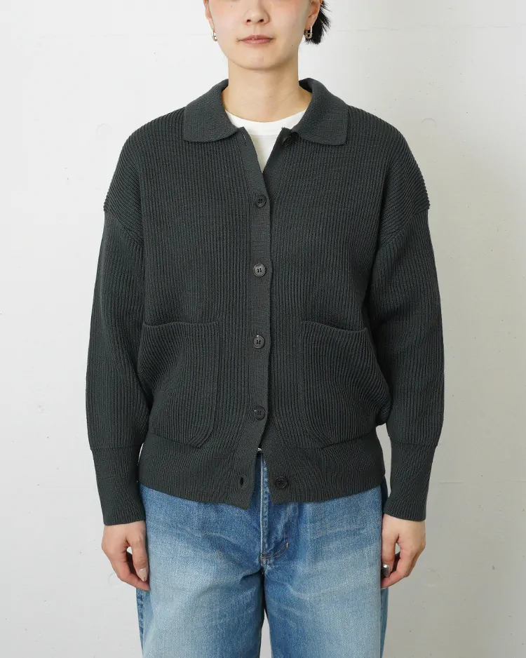 BATONER (WOMEN) / SOLID WOOL RIB POLO CARDIGAN / FOREST