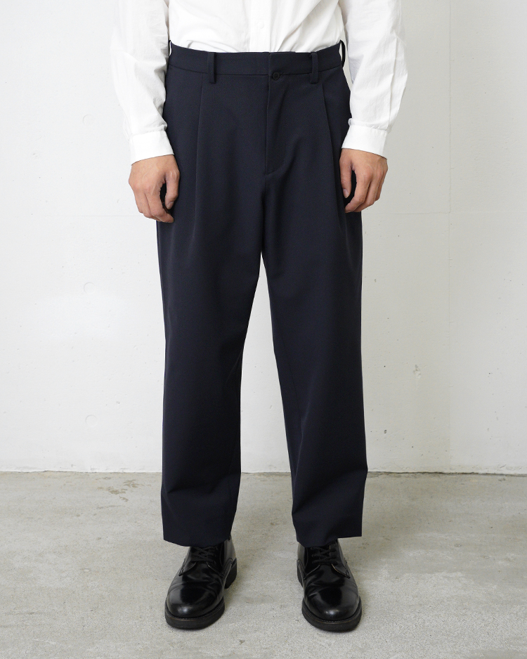 YAECA (MEN) / 2-Way Tuck Tapered Trousers / NAVY