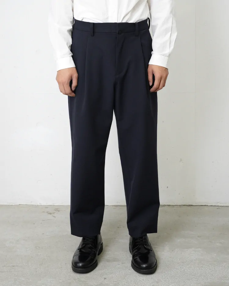 YAECA (MEN) / 2-Way Tuck Tapered Trousers / NAVY