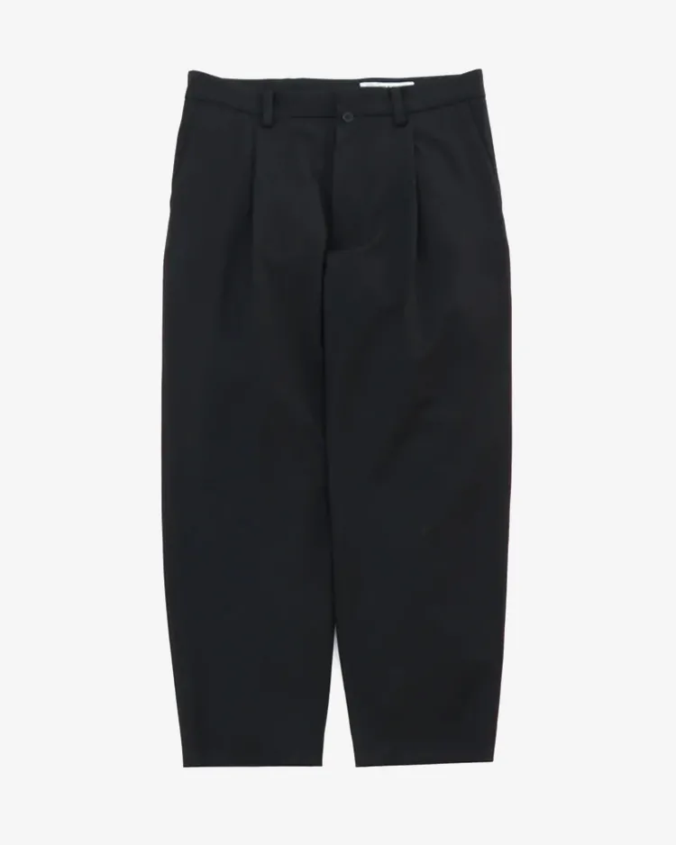 YAECA (MEN) / 2-Way Tuck Tapered Trousers / BLACK
