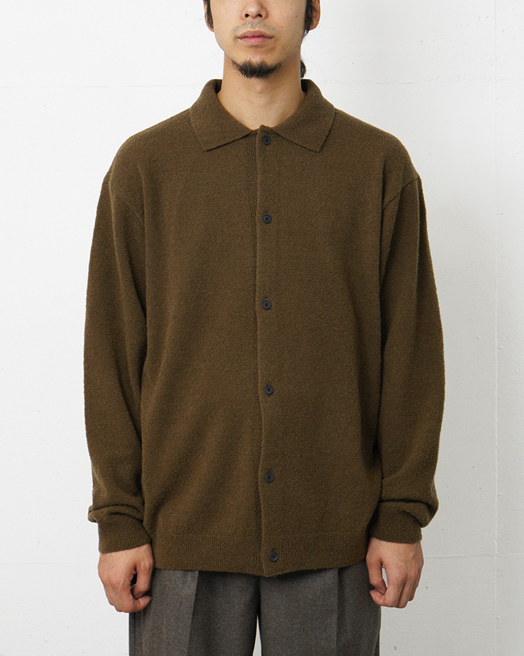ATON (MEN) / WOOL MINI BOUCLE | POLO CARDIGAN / KHAKI