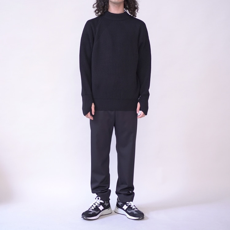 BATONER / SIGNATURE FINGER HOLE MOCK NECK