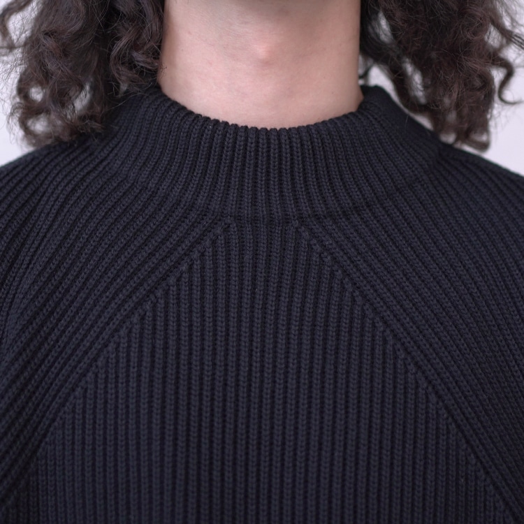 BATONER / SIGNATURE FINGER HOLE MOCK NECK