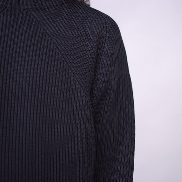 BATONER / SIGNATURE FINGER HOLE MOCK NECK