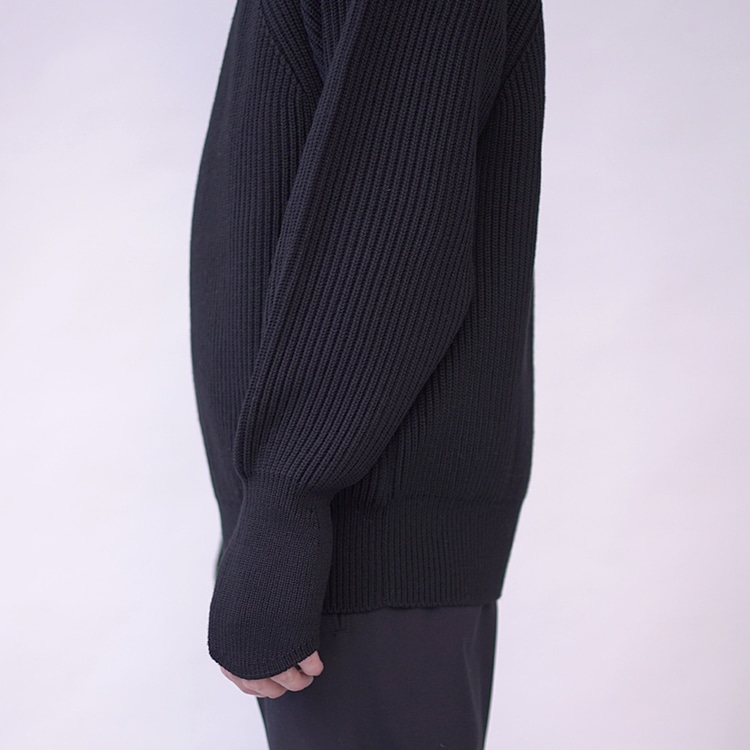 BATONER / SIGNATURE FINGER HOLE MOCK NECK