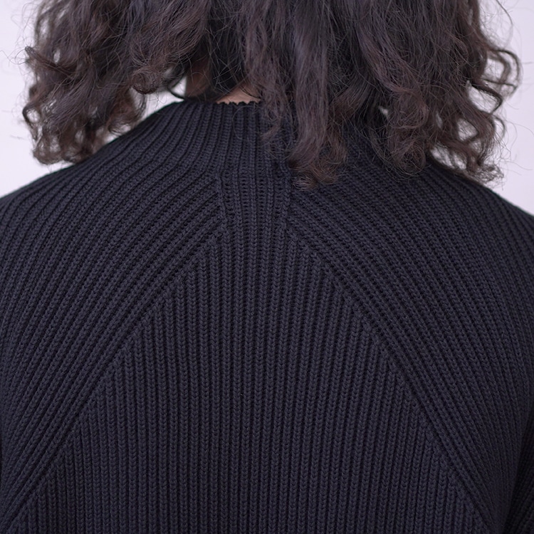 BATONER / SIGNATURE FINGER HOLE MOCK NECK