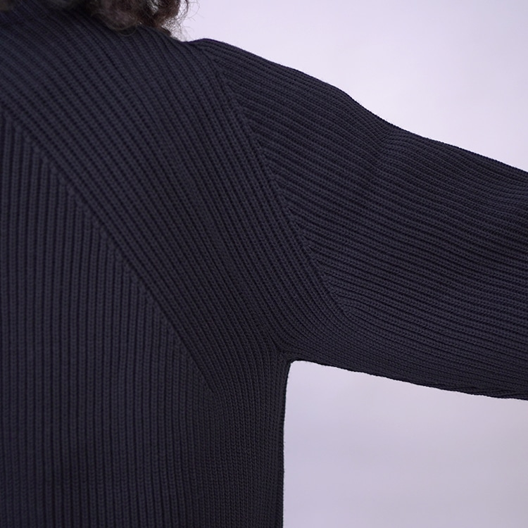 BATONER / SIGNATURE FINGER HOLE MOCK NECK