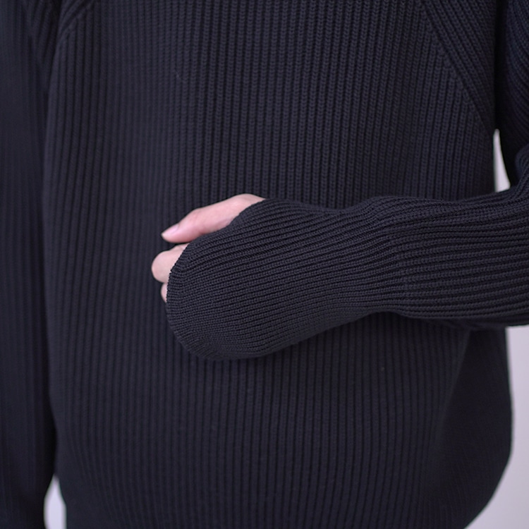 BATONER / SIGNATURE FINGER HOLE MOCK NECK